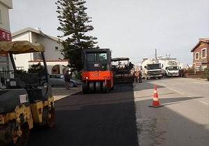 Girne Belediyesi Asfalt almalarn Ara Vermeden Srdryor