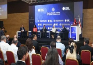 KKTC'de 'Eit Egemen ki Devlet' balkl panel