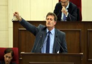 -Bakan Ar�kl�: Ercan'da i� hat benzeri uygulamayla uluslararas� u�u�lar�n �n� a��lacak