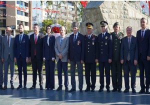 KKTC'nin kurulu yl dnm Antalya'da kutland